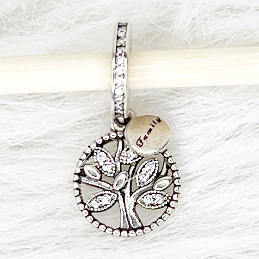 Pandora Sparkling Family Tree Charm